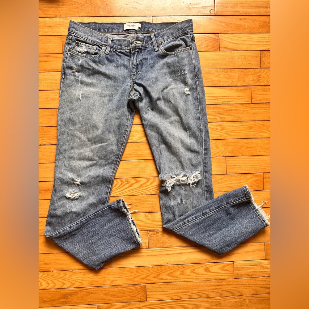 Abercrombie & Fitch Low Rise Distressed Jeans – Size 4S (Erin Style)